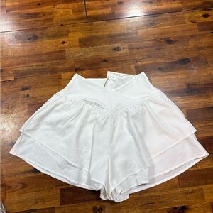 NWT New In Elegant White Layered Athletic Shorts Size Small